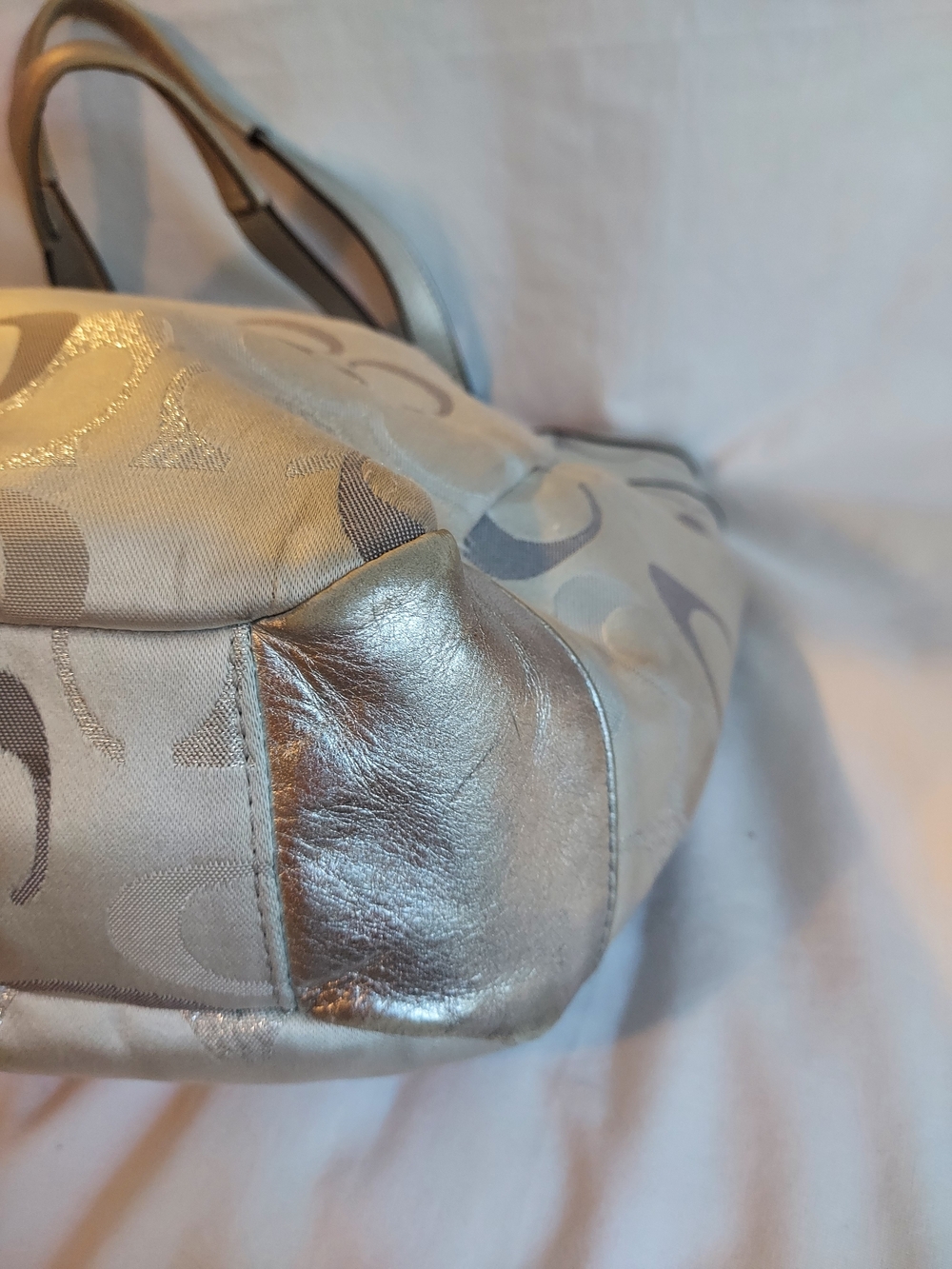 Coach Gallery Optic Signature Silver Metallic Tote Handbag F19664 - Picture 8 of 16